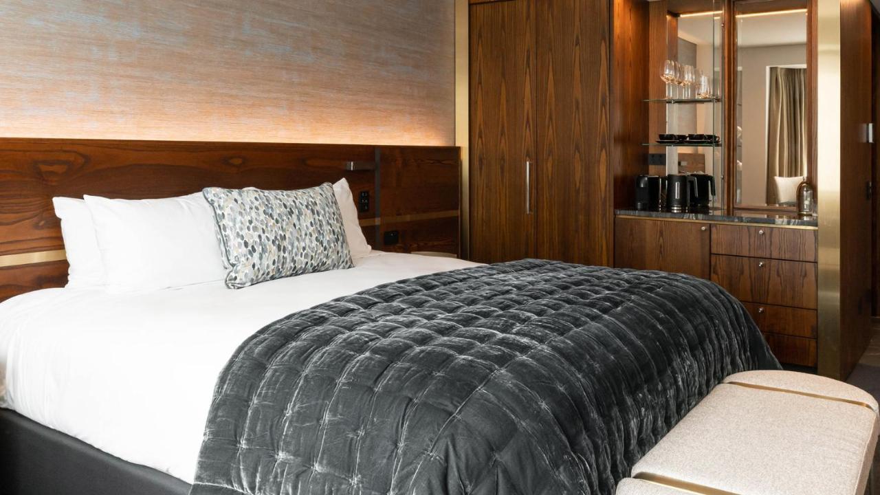 Horizon By Skycity Auckland Dış mekan fotoğraf A bed with a throw
