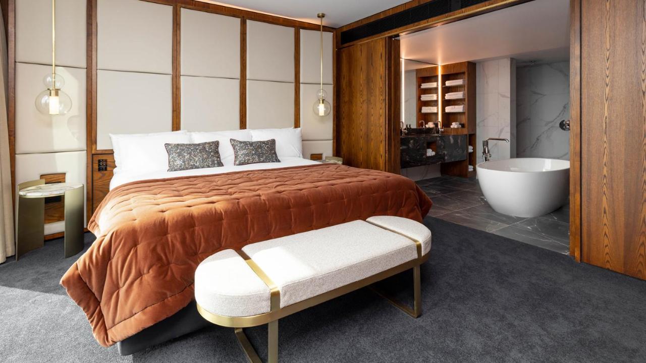 Horizon By Skycity Auckland Dış mekan fotoğraf A bedroom at The Hari