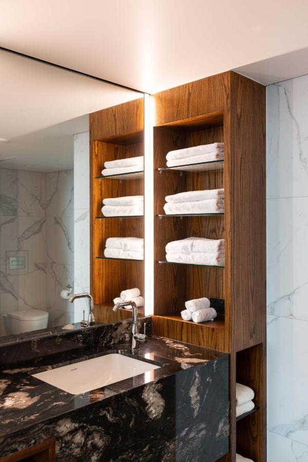 Horizon By Skycity Auckland Dış mekan fotoğraf A bathroom cabinet
