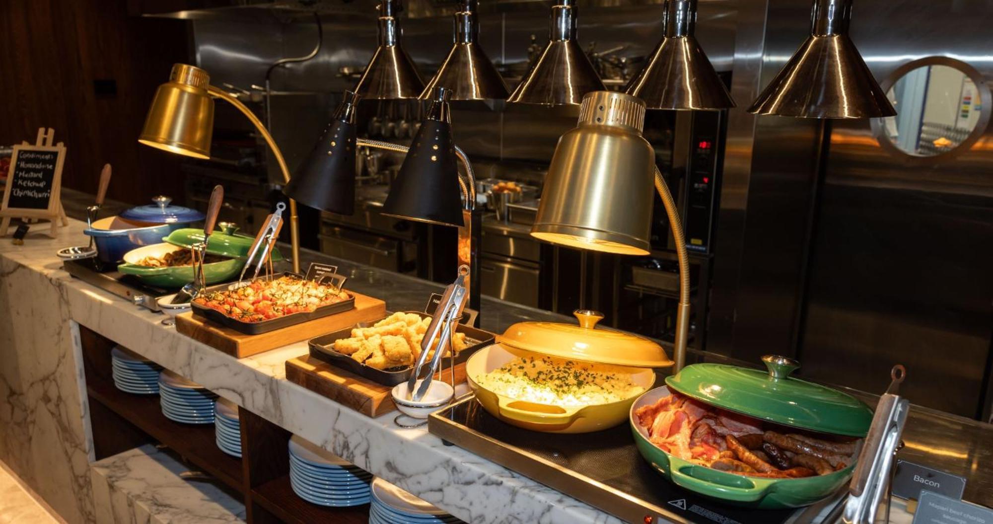 Horizon By Skycity Auckland Dış mekan fotoğraf A chafing dish buffet