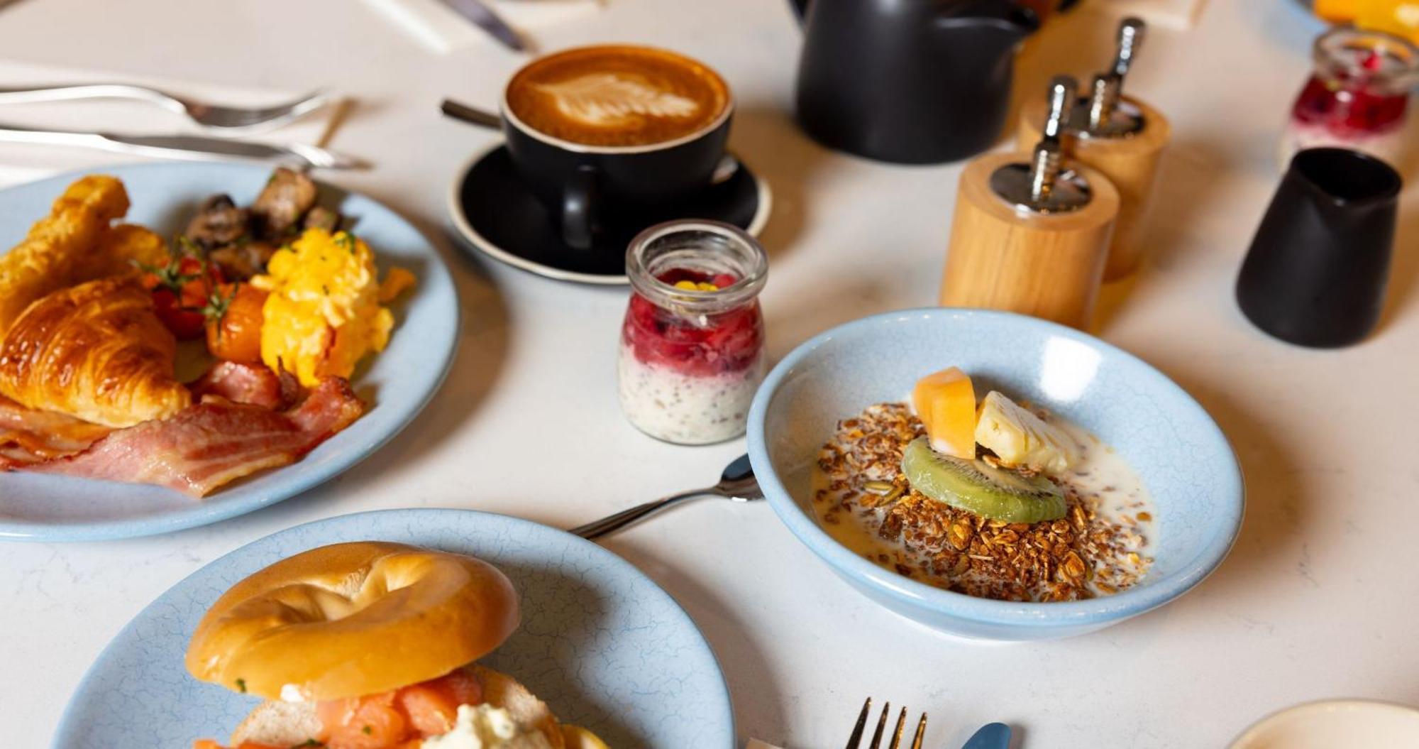 Horizon By Skycity Auckland Dış mekan fotoğraf Breakfast at the Bluebird Cafe